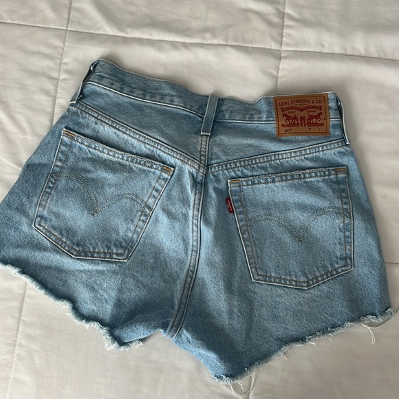 women’s levi’s ripped jean shorts - Picture 4 of 4